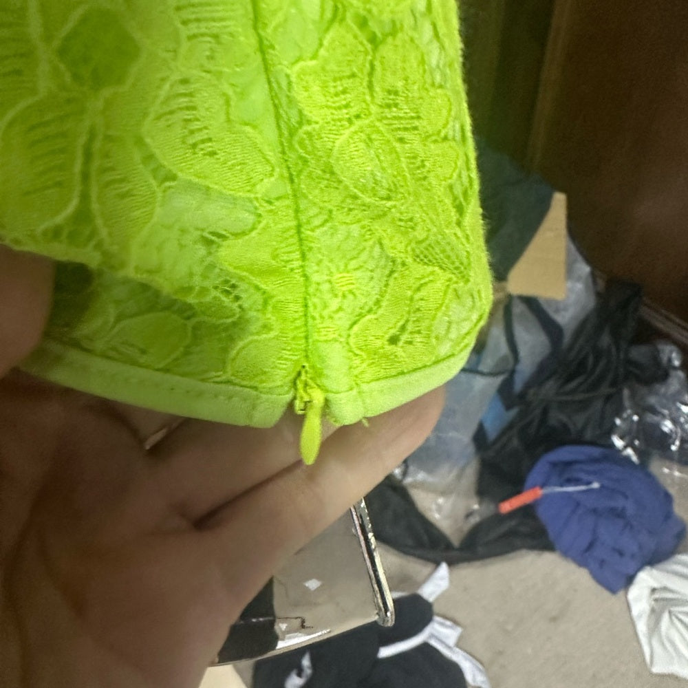 NWOT SIZE M Lime Green Sleeveless Bustier Crop Top