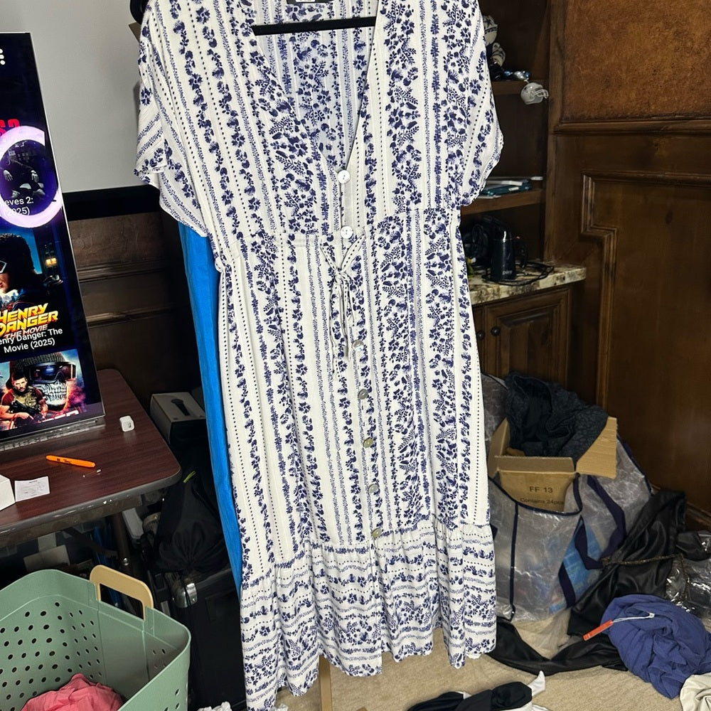 NWOT SIZE XS MINKPINK White and Blue Resort Maxi Dress with Dolman Sleeves