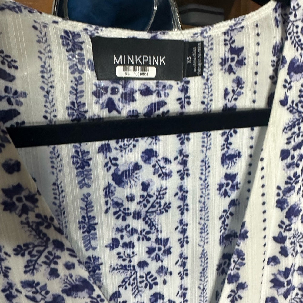 NWOT SIZE XS MINKPINK White and Blue Resort Maxi Dress with Dolman Sleeves