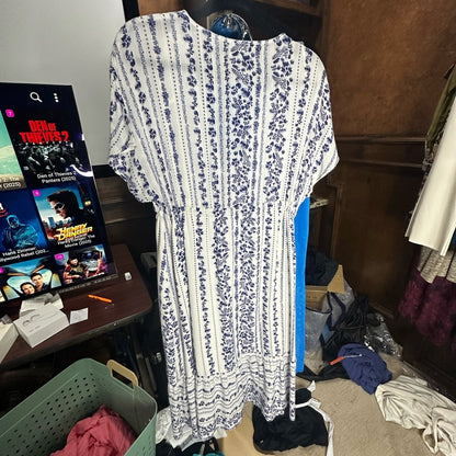 NWOT SIZE XS MINKPINK White and Blue Resort Maxi Dress with Dolman Sleeves