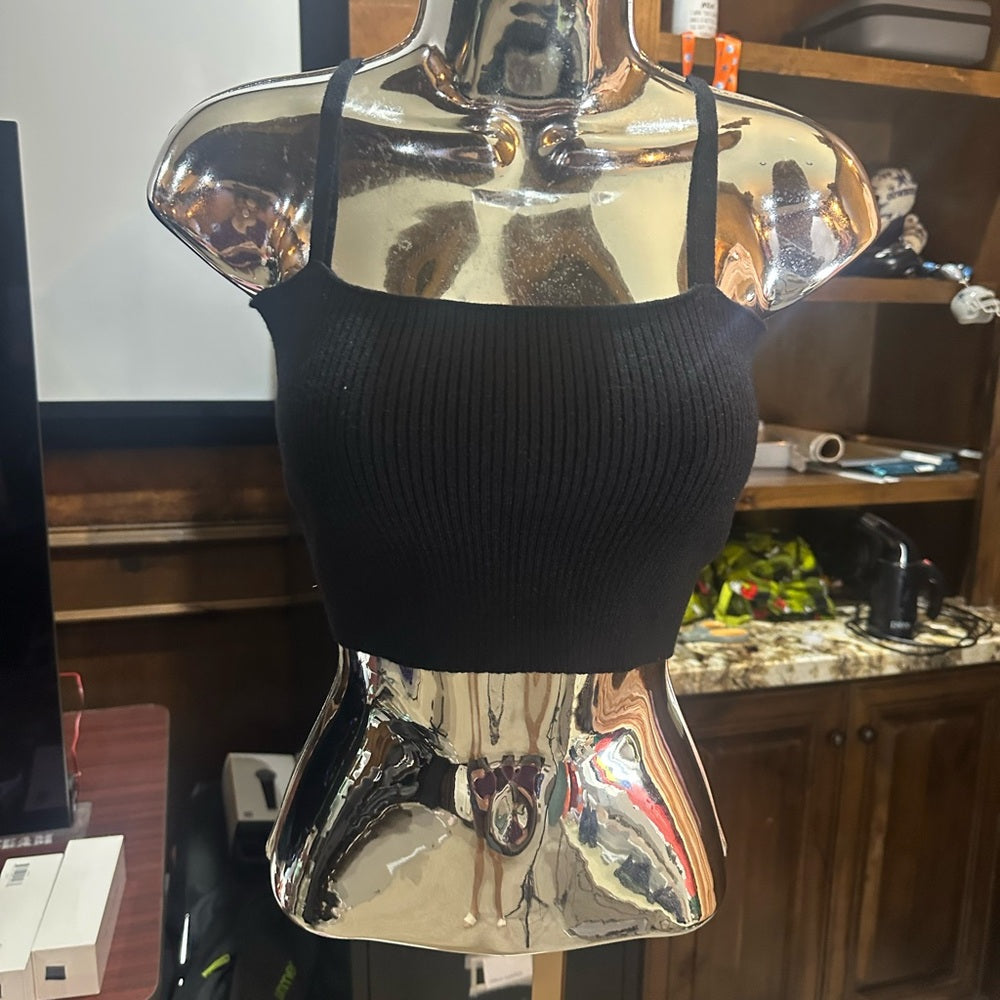 NWT SIZE L Sleek Black Crop Top with Athletic Fabric