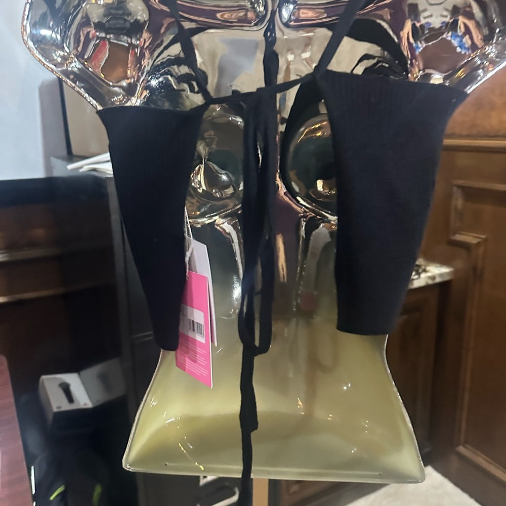 NWT SIZE L Sleek Black Crop Top with Athletic Fabric