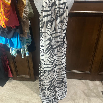 Vince Camuto Black and White Sleeveless Halter Maxi Dress