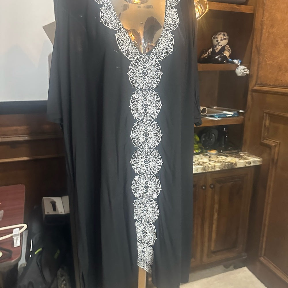 SIZE 18 Swimsuits For All Black and White Coverup with V-Neck