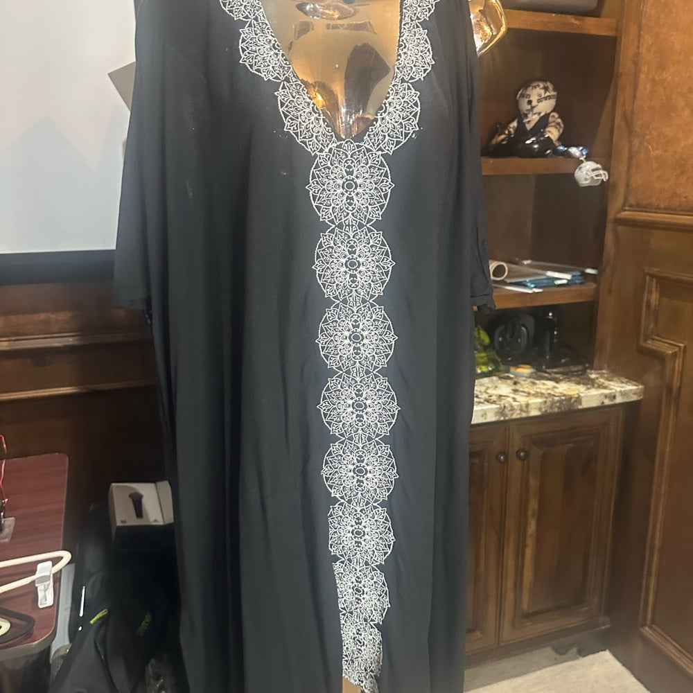 SIZE 18 Swimsuits For All Black and White Coverup with V-Neck