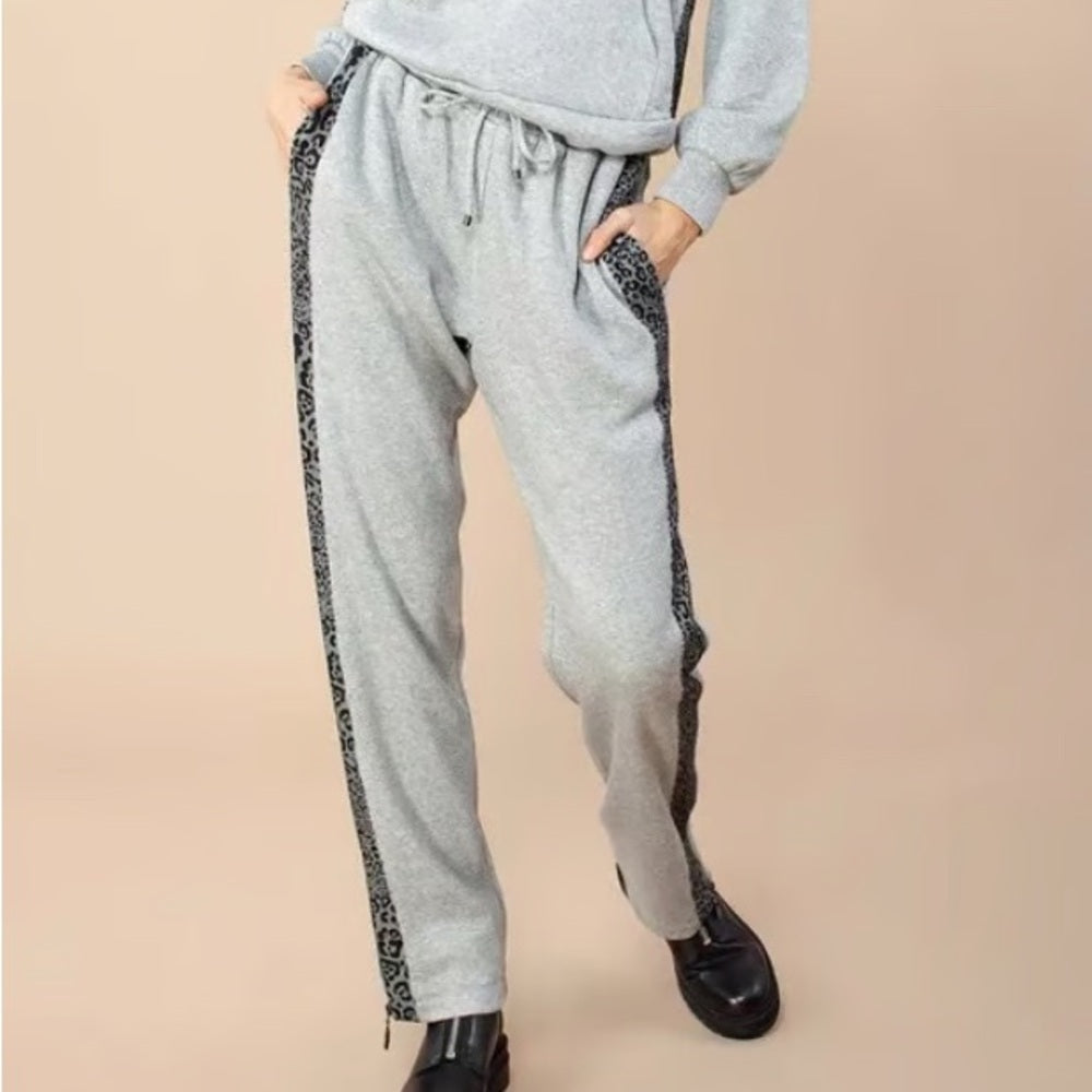 NWT SIZE L Hale Bob Gray and Black Track Pants with Relaxed Fit