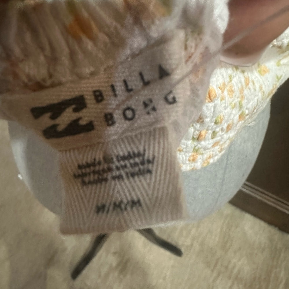 NWOT SIZE M Billabong Puff Sleeve Crop Blouse in White and Pink