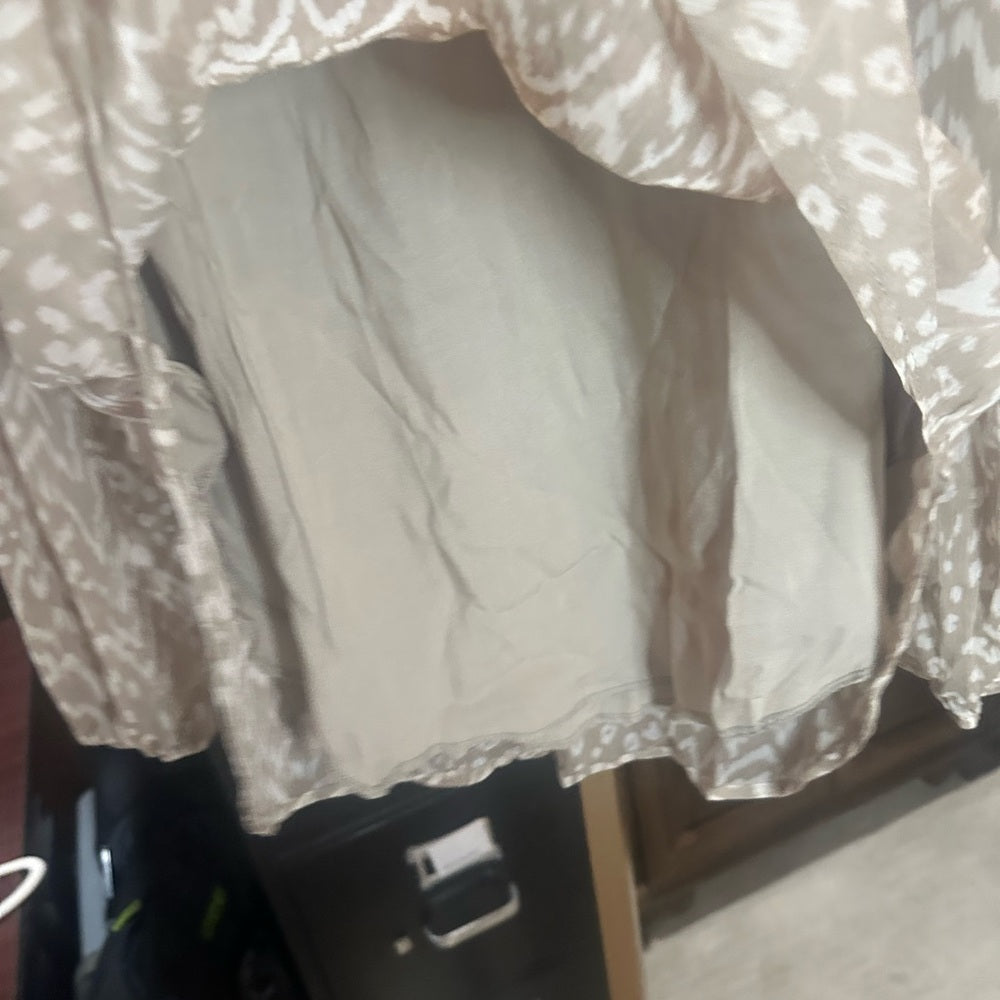 NWT SIZE M Together Gray and White Relaxed Tie Front Blouse