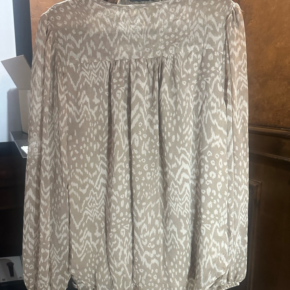 NWT SIZE M Together Gray and White Relaxed Tie Front Blouse