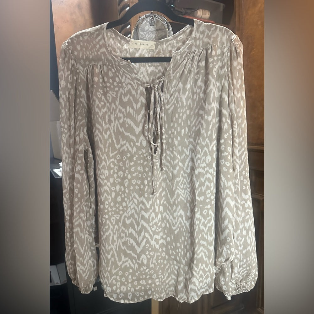 NWT SIZE M Together Gray and White Relaxed Tie Front Blouse