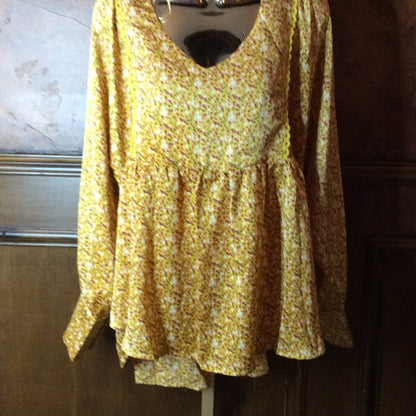 NWT SIZE L Yellow Puff Sleeve Blouse with Relaxed Ruffled Style