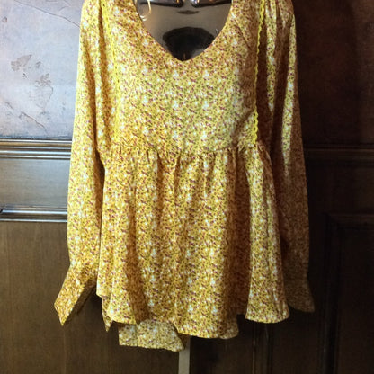 NWT SIZE L Yellow Puff Sleeve Blouse with Relaxed Ruffled Style