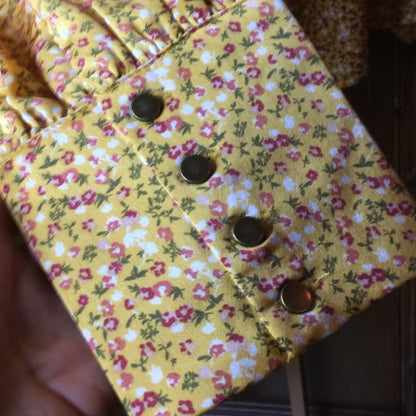 NWT SIZE L Yellow Puff Sleeve Blouse with Relaxed Ruffled Style