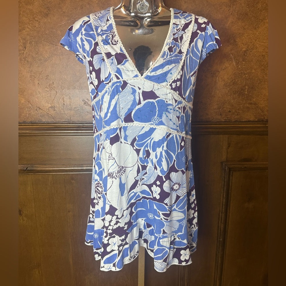 NWT SIZE XL Blue and White Asymmetrical Cap Sleeve Tunic Blouse