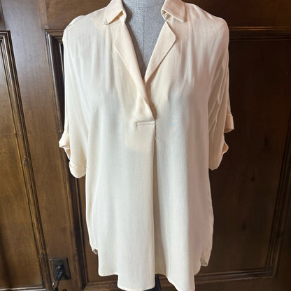 NWOT SIZE M All in Favor White and Orange Cuffed Sleeve Blouse