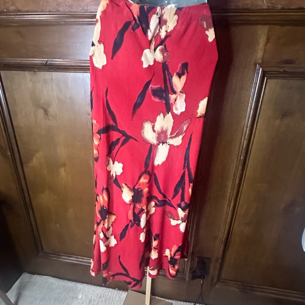 NWOT SIZE XS Red Cream Floral Pencil Midi Skirt for Cocktail Events