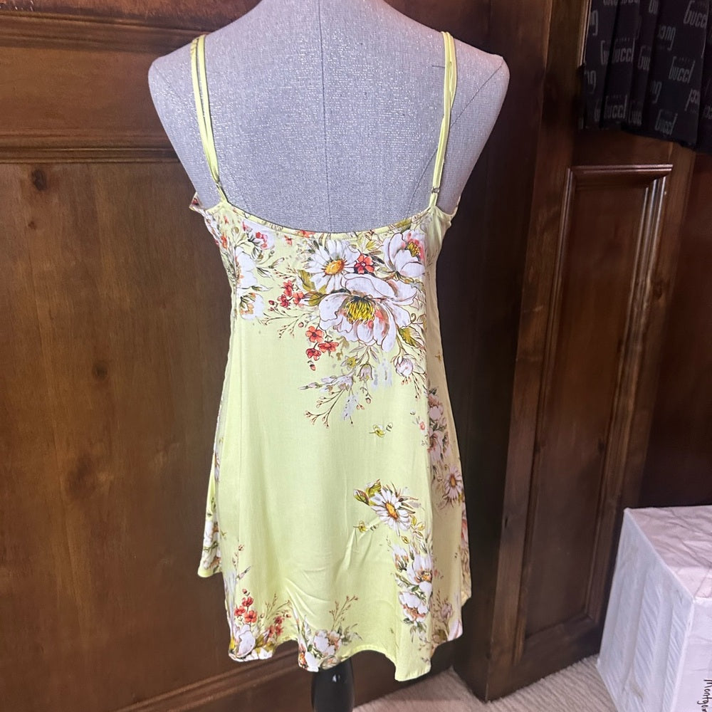 NWOT SIZE M BCBGeneration Cream Yellow Relaxed Tunic