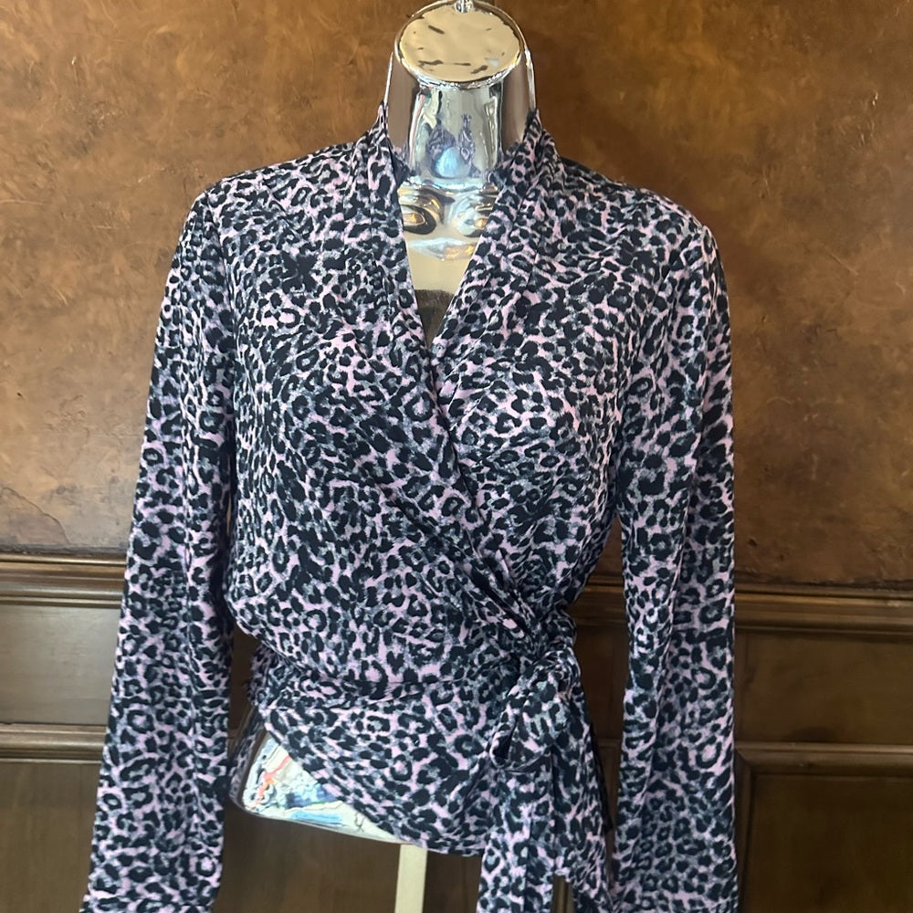 NWOT SIZE S Blue Life Black and Gray Fitted Tie Front Blouse