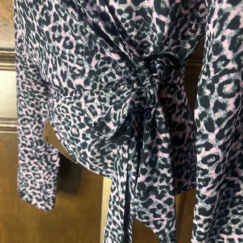 NWOT SIZE S Blue Life Black and Gray Fitted Tie Front Blouse