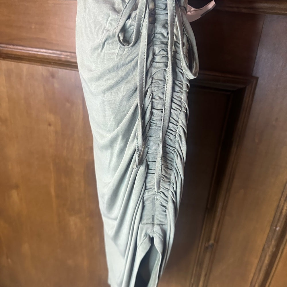 NWOT SIZE XS Heartloom Green Pencil Midi Skirt with Ruched Detail