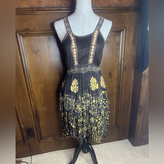 NWOT SIZE OS Gold and Brown Pleated Embellished Midi Dress