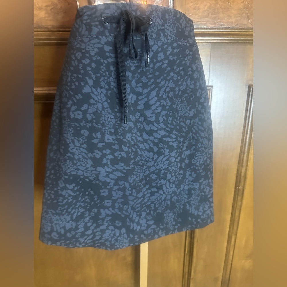 Speedo Black and White Knee-Length A-Line Skorts