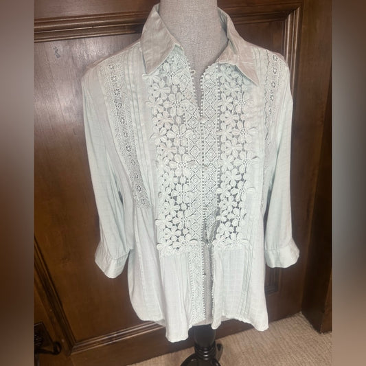 NWT SIZE L The Clothing Company White Boxy Embellished Button Down