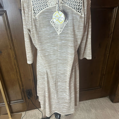 NWT SIZE XL Hayden Cream Long Sleeve Sheath Dress with Crew Neck