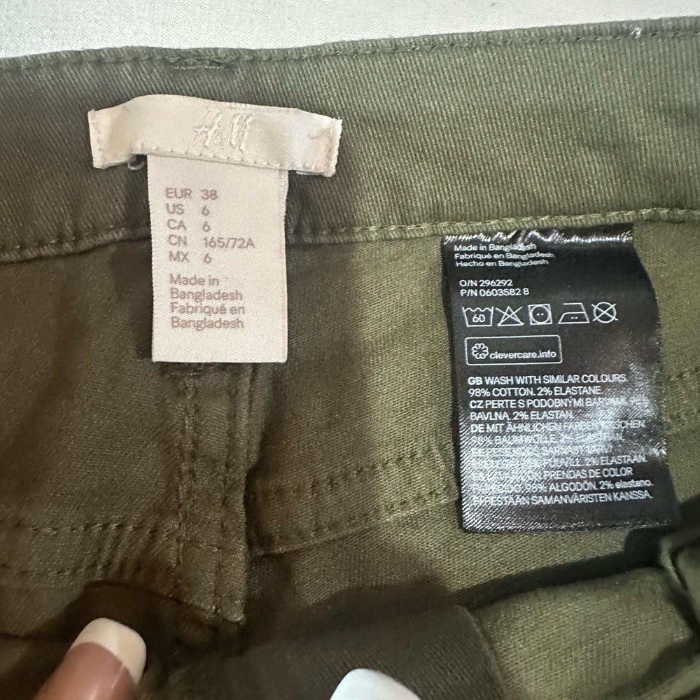 H&M Green Cargo Shorts Relaxed Fit Mid-Thigh