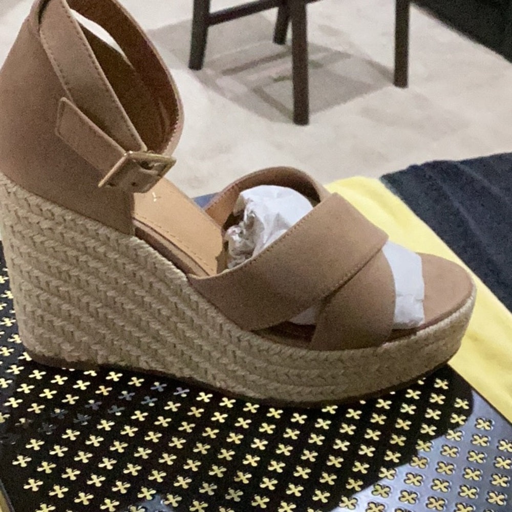 35.308. NEW SIZE 6.5 Tan Wedge Sandals with Wide Strap and Cushioned Footbed