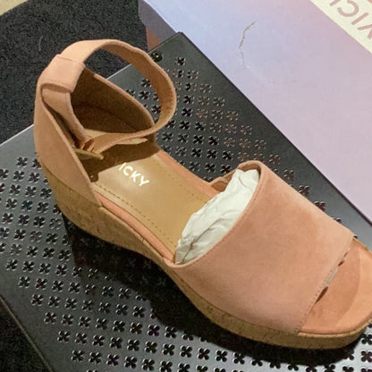 36. NEW SIZE 6 M Pink Wedge Sandals with Platform Sole and Ankle Strap