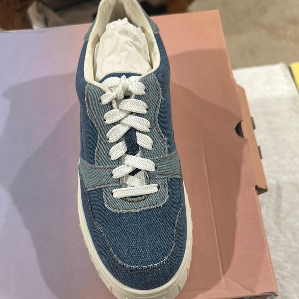 37. NEW SIZE 6M Blue and White Retro Chunky Sneakers