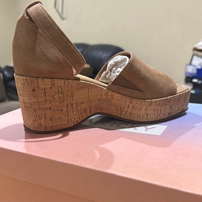 39. NEW SIZE 7 M Tan Slip-On Wedges with Cork Midsole