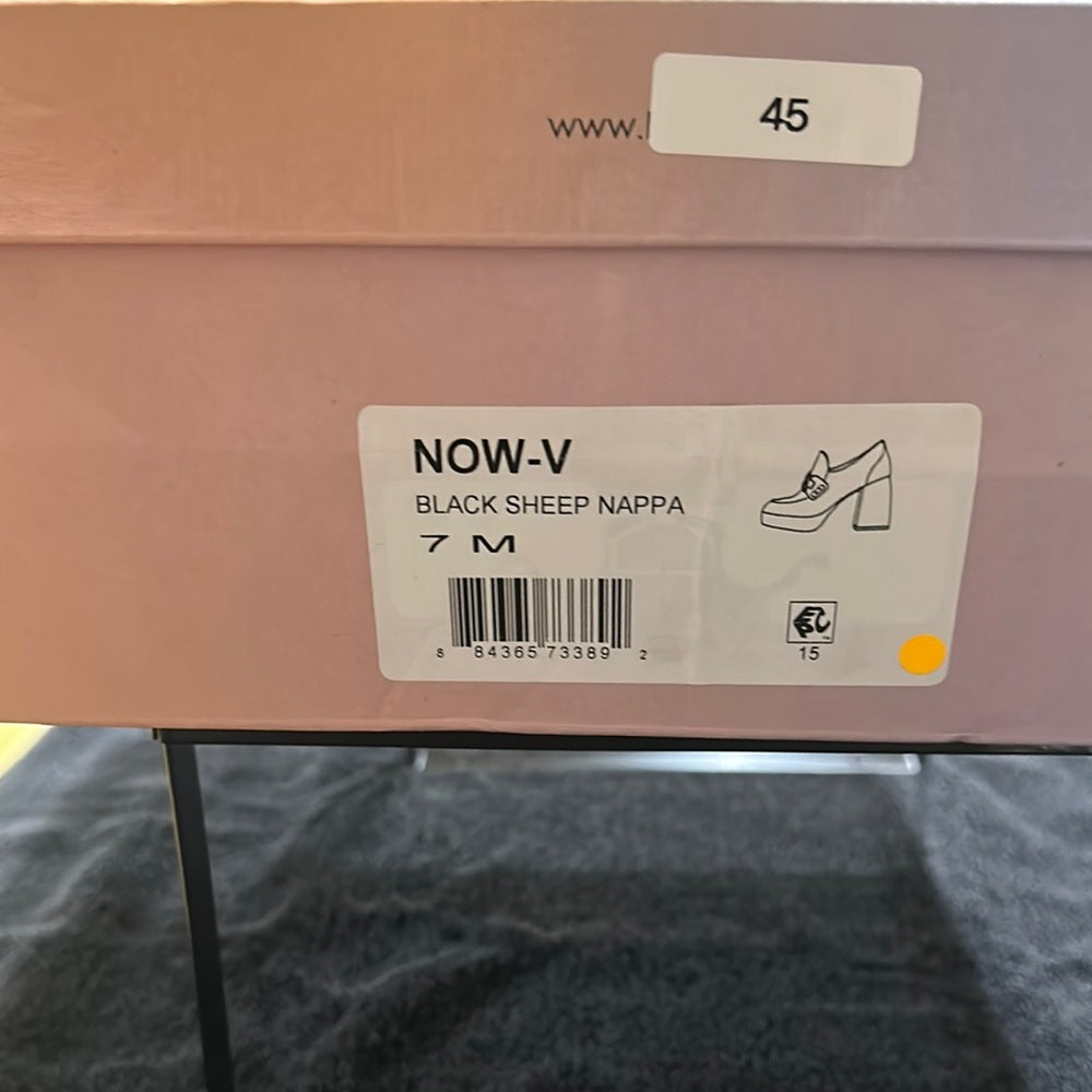 45.300. NEW SIZE 7 M Elegant Black Flats for Everyday Comfort