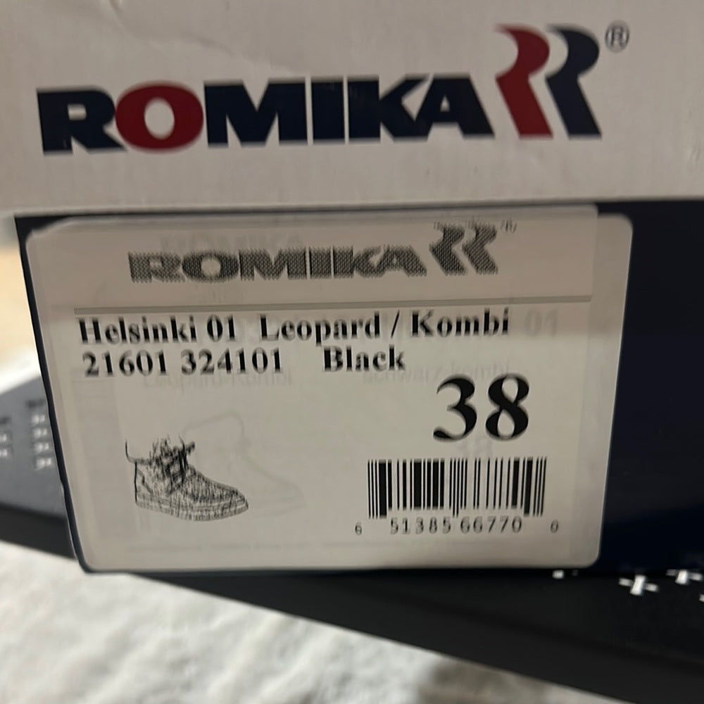 46. NEW SIZE 7-8/38 Romika Black Ankle Boots with Chunky Midsole