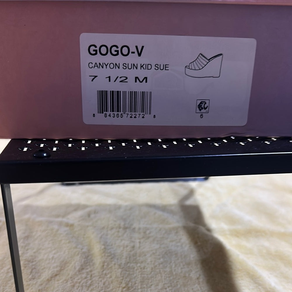 47. NEW SIZE 7.5 GOGO Pink Wedges for Effortless Elegance