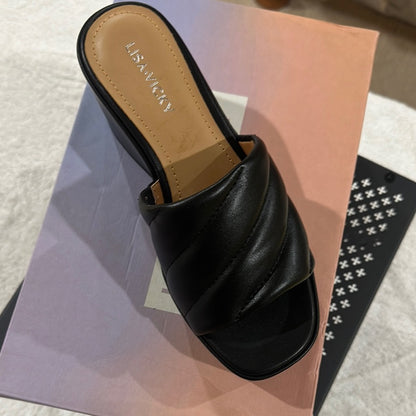 49. NEW SIZE 6 M Black Platform Shoes for Stylish Elevation