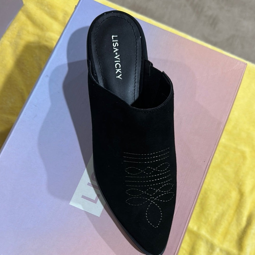 55. NEW SIZE 8M Chic Black Mules with Modern Appeal