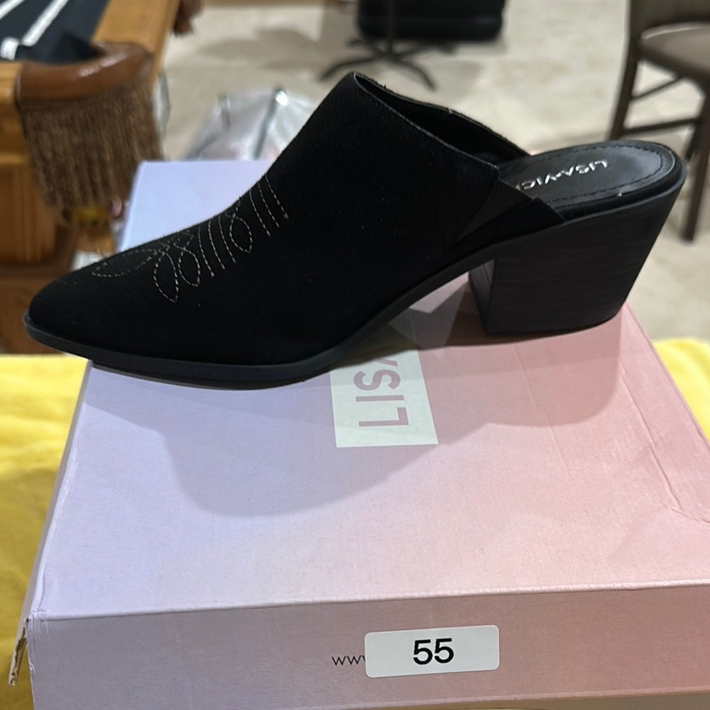 55. NEW SIZE 8M Chic Black Mules with Modern Appeal