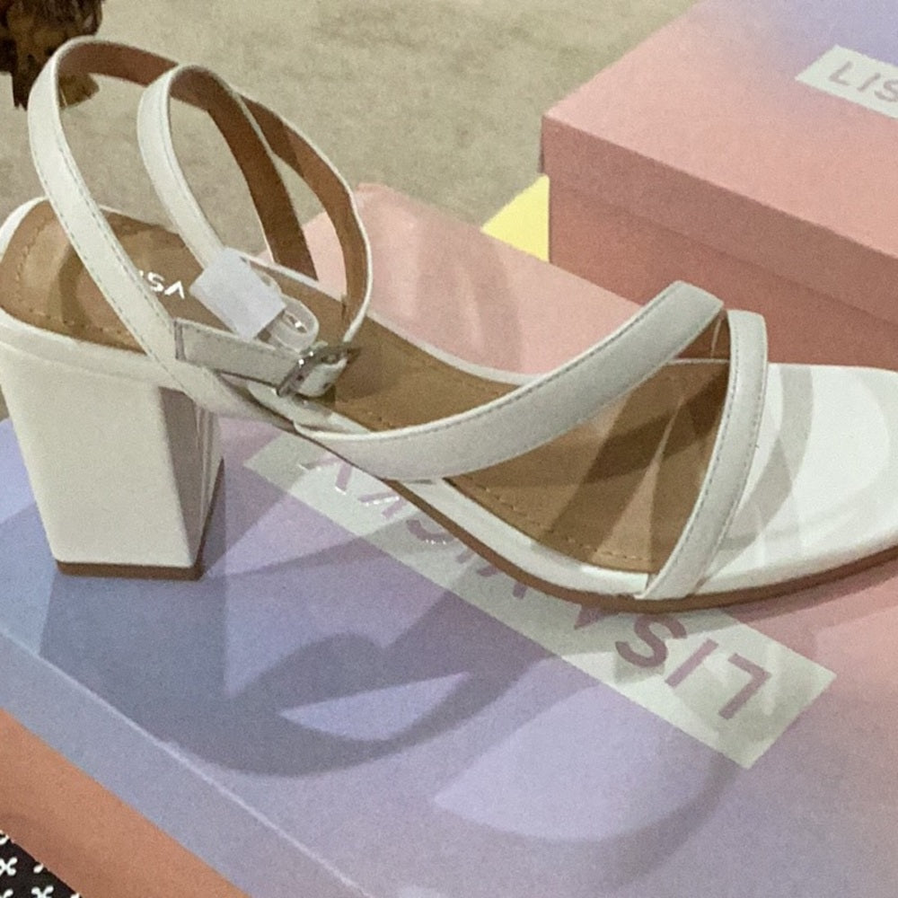 57. 151.NEW SIZE 7.5 Chic White Heels for Effortless Elegance