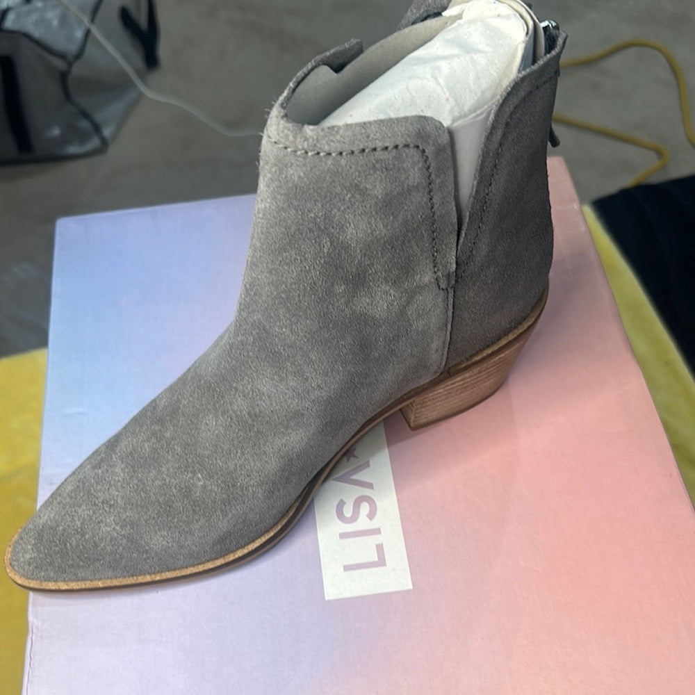 62. NEW SIZE 7M Gray Suede Ankle Booties with Pointed Toe