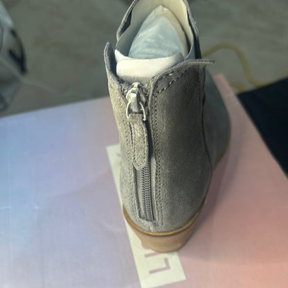 62. NEW SIZE 7M Gray Suede Ankle Booties with Pointed Toe