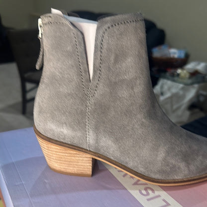 62. NEW SIZE 7M Gray Suede Ankle Booties with Pointed Toe