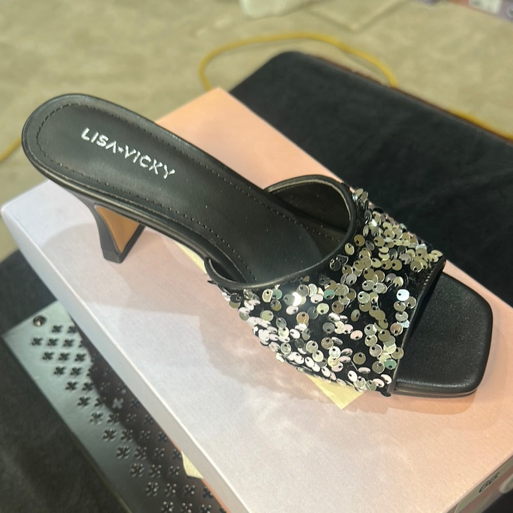 66. NEW SIZE 7 M Chic Black Heels with Sleek Design