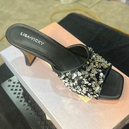 66. NEW SIZE 7 M Chic Black Heels with Sleek Design