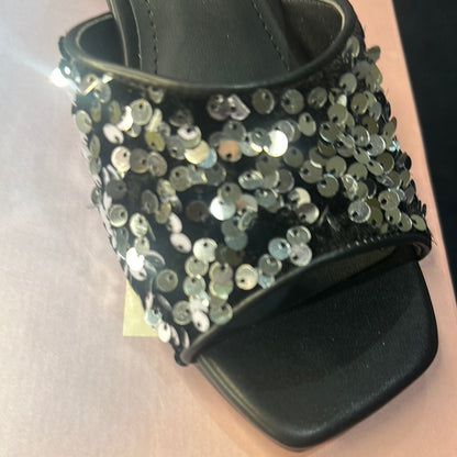 66. NEW SIZE 7 M Chic Black Heels with Sleek Design