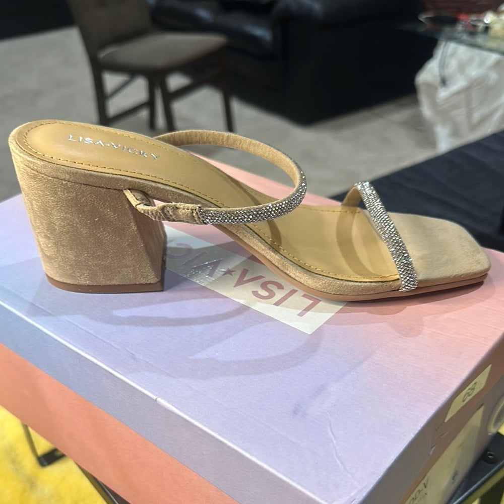 68. NEW SIZE 8 M Tan Chic Heels for Stylish Occasions