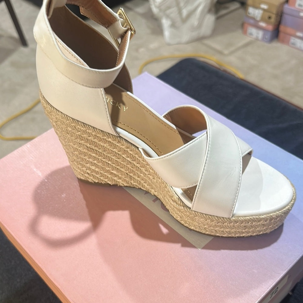 72. NEW SIZE 7 M Tan and White Wedge Espadrille Sandals
