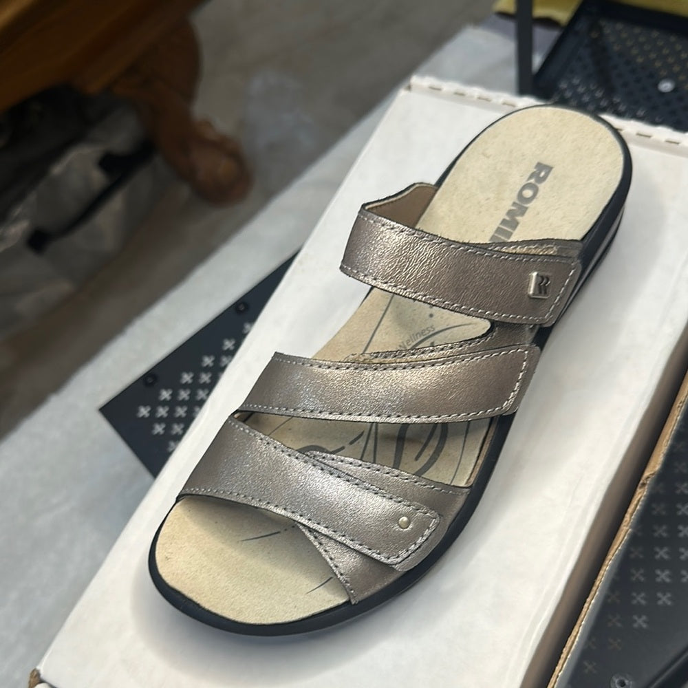 73. NEW SIZE 6-6.5/36 Romika Metallic Sandals