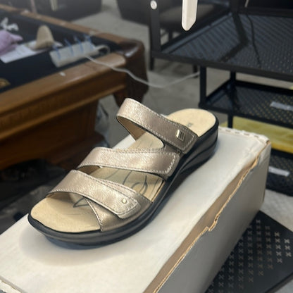 73. NEW SIZE 6-6.5/36 Romika Metallic Sandals
